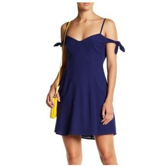ASTR NWT size XL cold shoulder dress - Picture 1 of 4